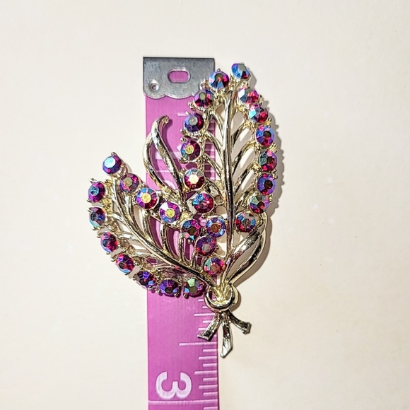 RED AURORA BOREALIS RHINESTONE DOUBLE LEAF BROOCH - Picture 4 of 5